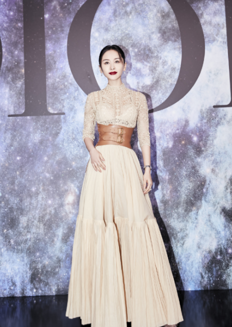 1米62王子文同框1米55郭敬明,这身高差,谁