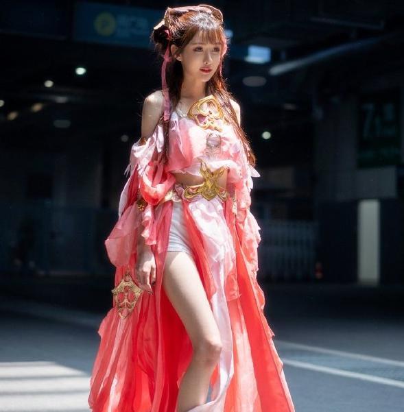 王羽杉粉丝破100万,穿jk打扮成学生,粉丝眼睛都看直了:这么清纯?