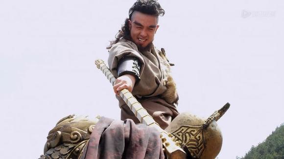 四,紫面天王雄阔海罗成传说中是白虎星下凡,出身名门之后,小小年纪便