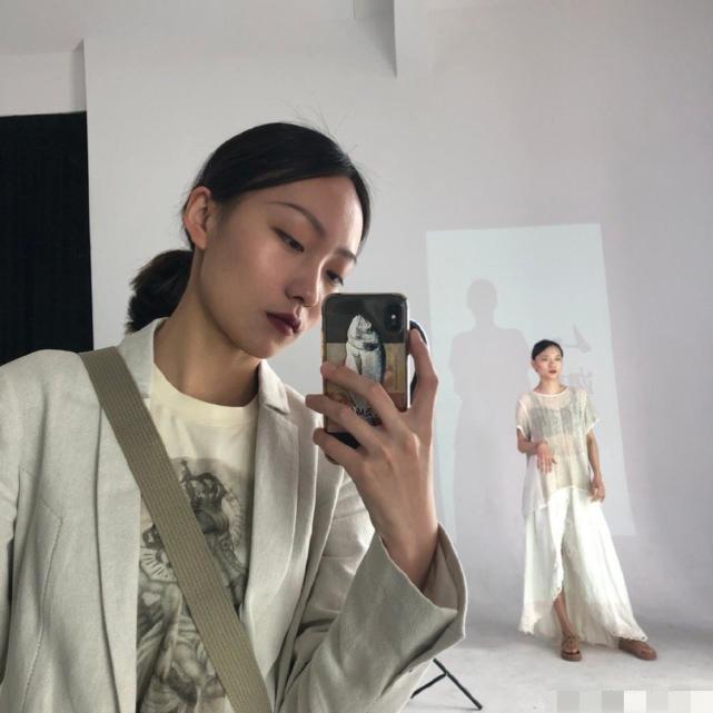 秃头女网红贝勒爷为挽救形象戴上假发看清模样后网友乐开花