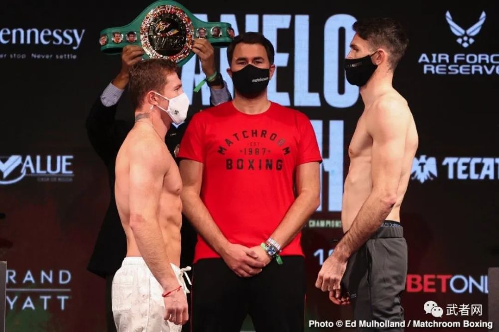 阿瓦雷兹vs史密斯赛前称重图集_腾讯新闻