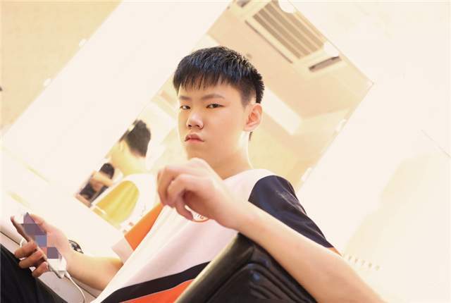 夏天、路西法深夜发文疑似退役，久诚猫神或将在转会期空降YTG