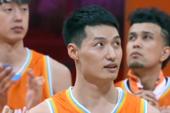 有人说邹伟豪有点像上一季的刘毅,但他的篮子又没刘毅那么稳,突破也没