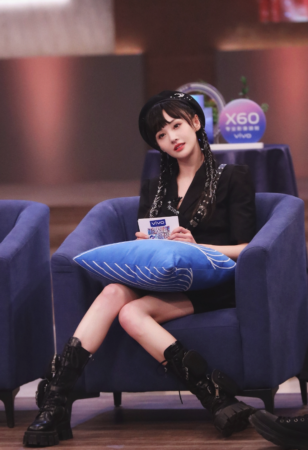 郑爽,躲不掉的眼神,依旧是心动!