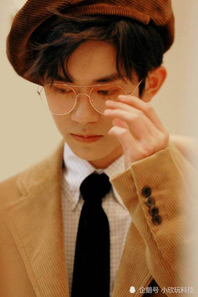 易烊千玺全球代言!华为旗舰nova8系列曝光,超强自拍!