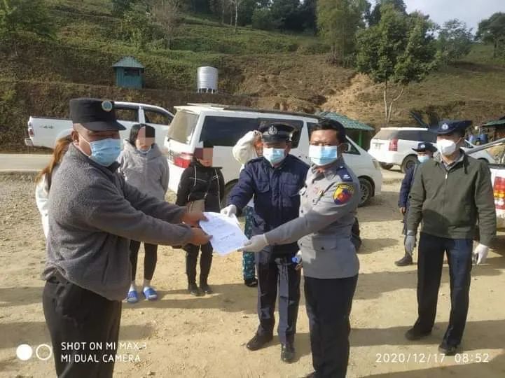 12月17日,第二特區佤邦軍警向臘戌第16反人口販賣特警支隊移交被拐賣