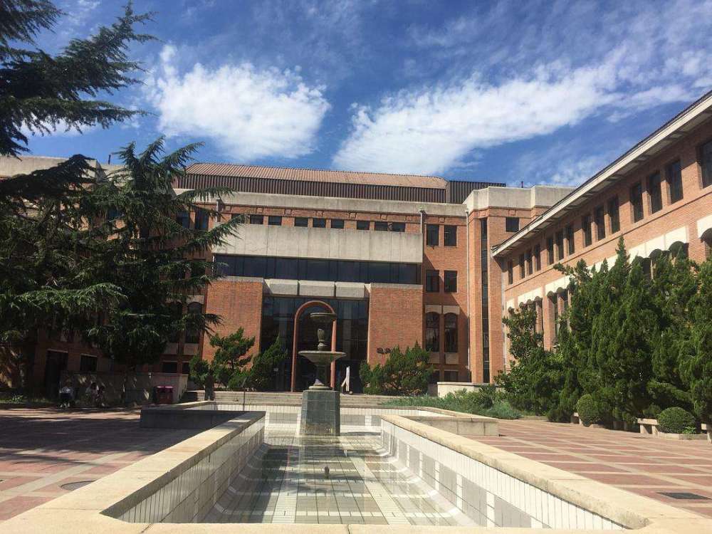 邵逸夫97岁时到内地"逸夫楼"秘密参观,你是见证者吗?_腾讯新闻