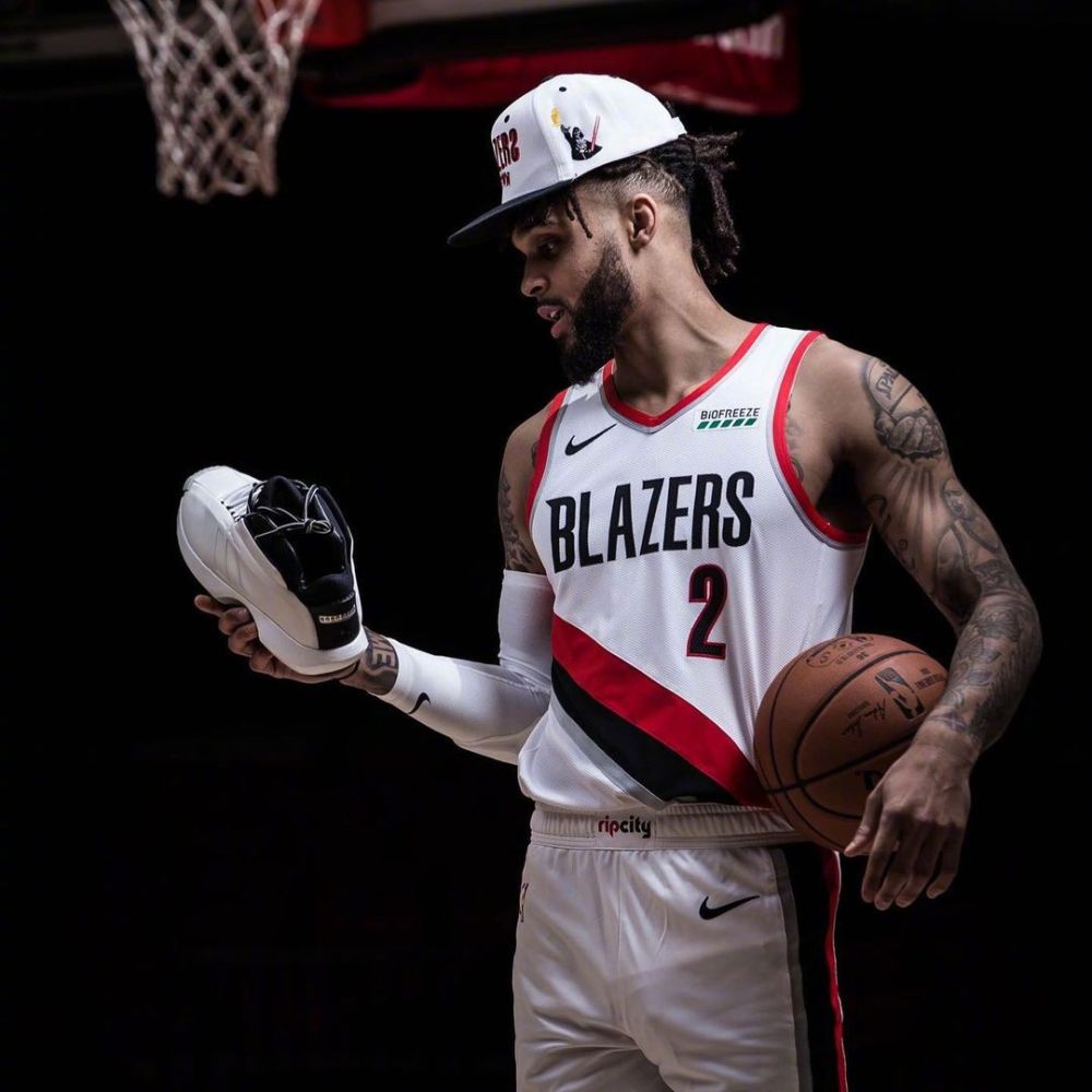 李宁接触未果小特伦特官宣加入阿迪达斯宣传照很酷