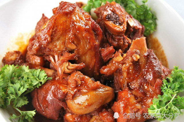 炖大骨时,不要直接上锅炖,多加一步,酱香浓郁,家人都爱吃