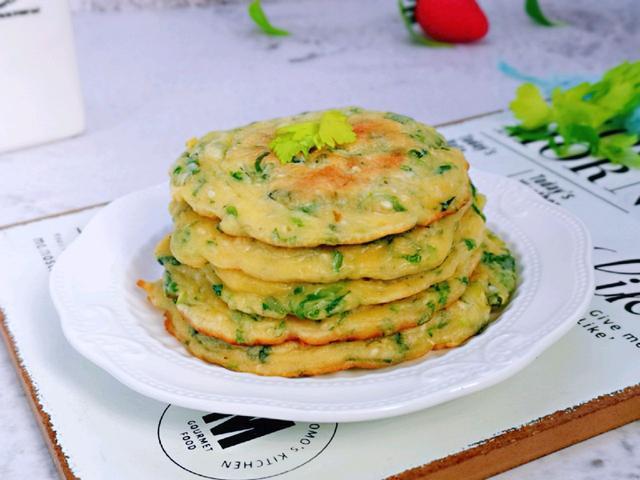 芹菜叶子别扔加入两个鸡蛋做成芹菜叶蛋饼营养又好吃
