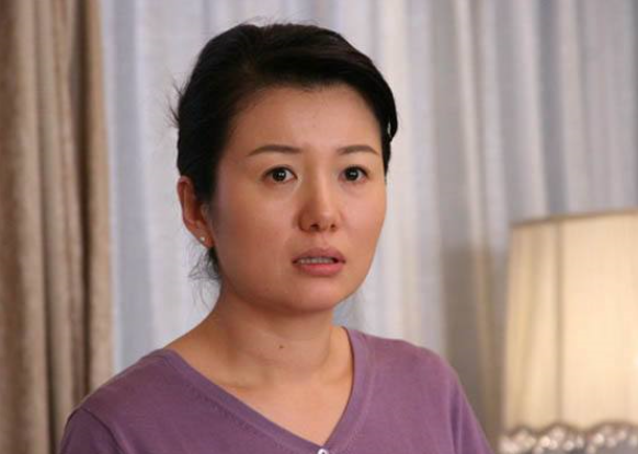她是杜淳的母亲曾为拍戏假戏真做今隐退之后无人识