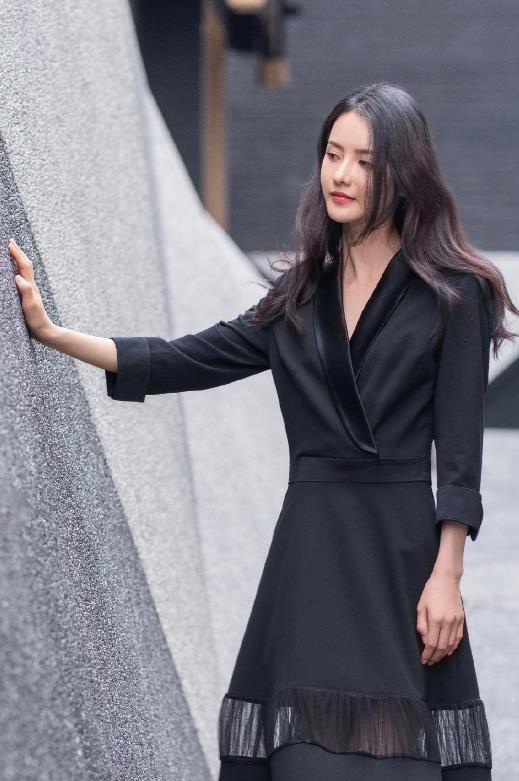 33岁张芷溪显老气看完她才发现金瀚的眼光怪不得官宣了