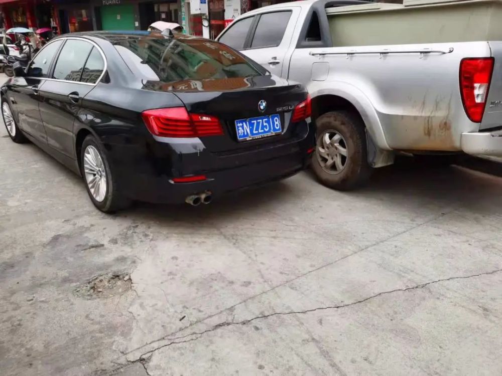 车牌:赣b73s67 地点:龙海路 乱停乱放不仅影响交通秩序,还易引发