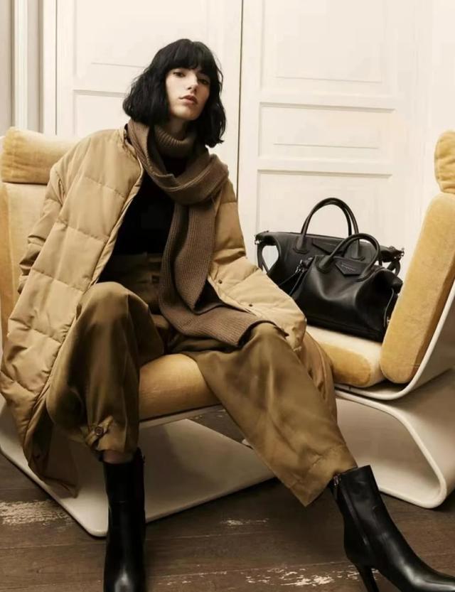 法国女人真会穿哪怕是厚重羽绒服街头出行也能凹出随性与高级