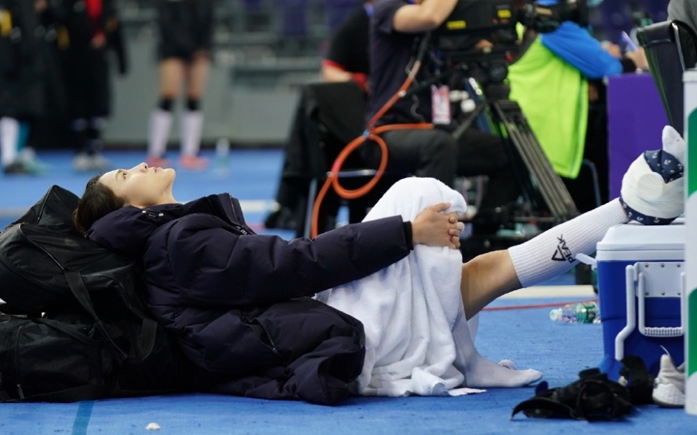 李盈莹成垫脚恶人她这是习惯成自然吗刁琳宇拦网真要学学颜妮