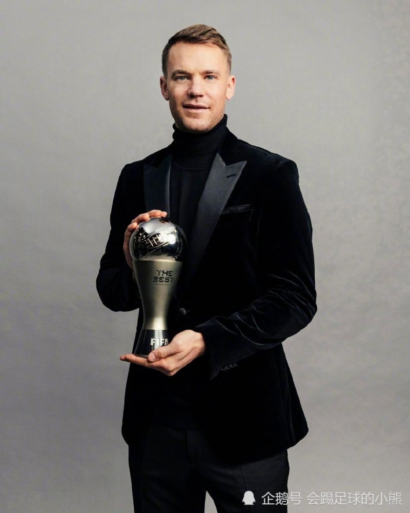 莱万诺伊尔捧回国际足联大奖鲁梅尼格等拜仁俱乐部官员如是说