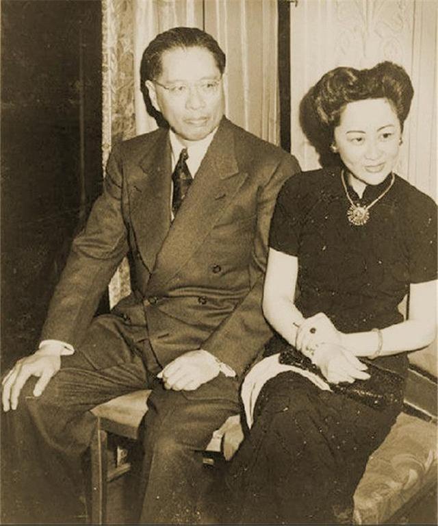 直击盛爱颐张乐怡的真容谁的颜值更胜一筹老照片见证玄机