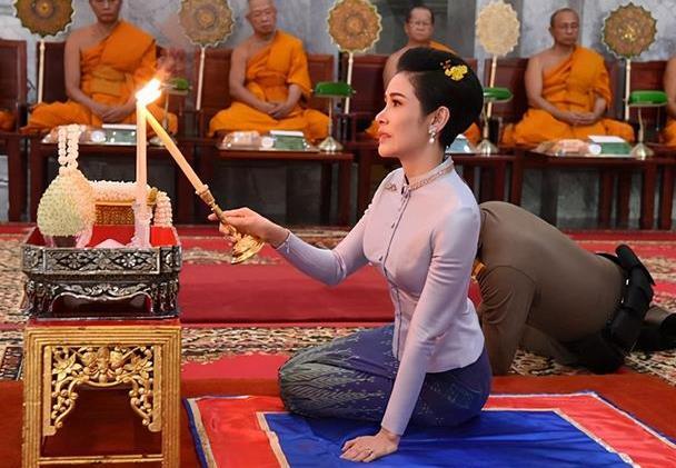 不敢上前讨好,苏提达却视他如亲生_腾讯新闻