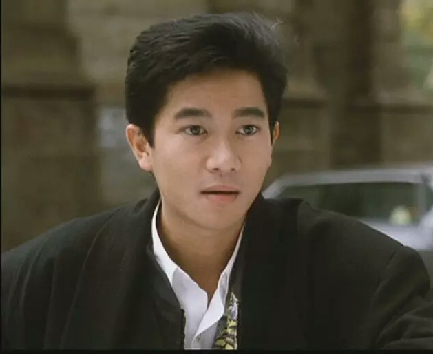 粤语乐坛第一位偶像型歌手,你也会喜欢他的浪漫情歌