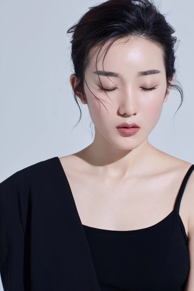 百变新人内地影视圈宠儿演员王人可签约经纪公司睿泽简昂 腾讯新闻