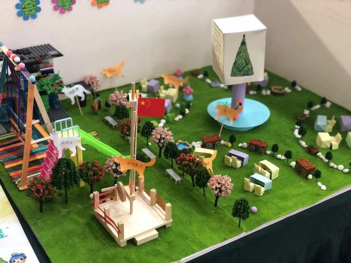 该校学生本学期steam课程的研究成果——"梦想教室61未来校园"模型