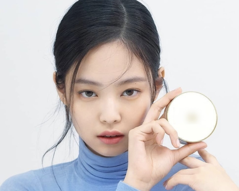 粉墨成员jennie新造型引热议,丸子头拍时尚大片,被指发际线有点危险