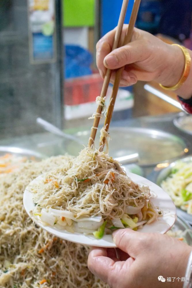 点的是炒米粉和米面双拼,炒至微微发黄的米粉,口感在福鼎炒米粉中偏糯