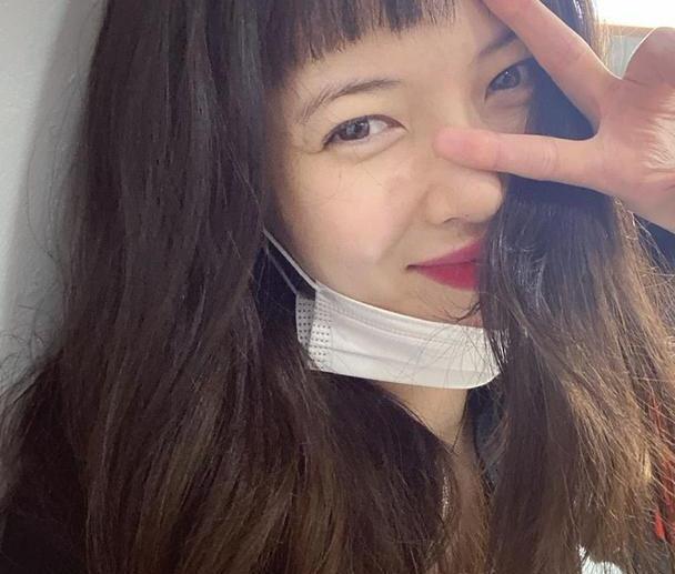 金泫雅齐刘海发型太少女了!一般人根本就hold不住,有颜任性