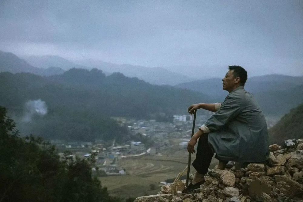 影片塑造刘华儒,解春娥,刘嘉伟等老中青三代西畴人为了追求幸福生活而