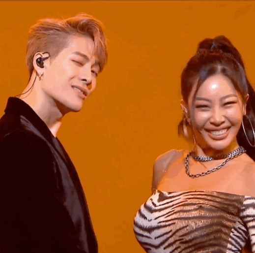 王嘉尔合作jessi超燃舞台,rap歌词回应"夜店事件"!_腾讯新闻