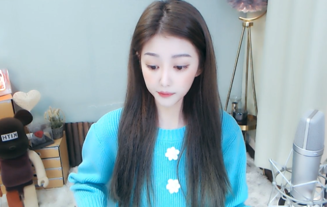 微凉线下照片被扒出,透露年度颁奖晚会行程,只会住yy安排的酒店