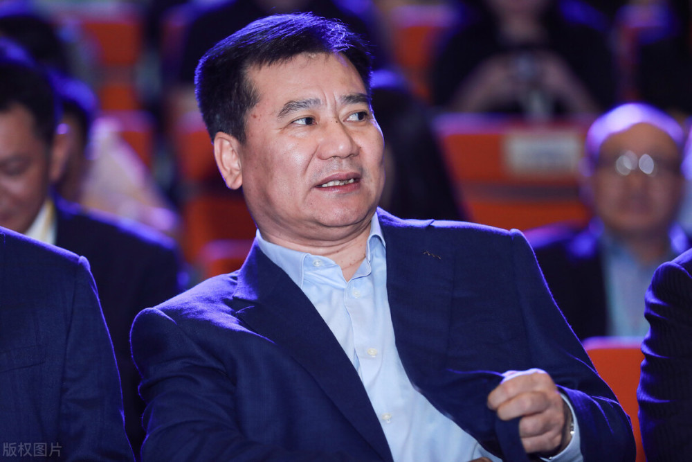 的丁世忠和丁世家兄弟,财富分别为445亿元和435亿元;立讯精密的王来胜