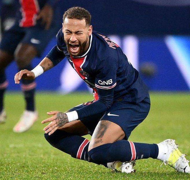 足坛工资排名2020_2020足坛收入榜:C罗7.5亿领衔众人,中日两名球员上榜