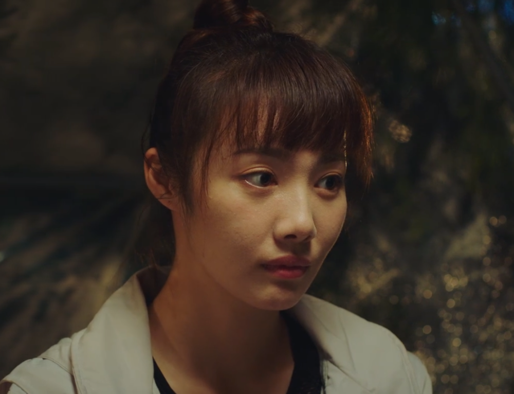 (上图为霍秀秀)唯一有亮点的部分,或许是哈妮克孜饰演的阿宁.