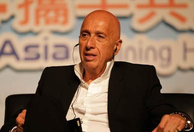 外国富豪放弃美加国籍 携百亿身家加入我国 称很骄傲成为中国人 盛智文 菩萨蛮 风柔日薄春犹早