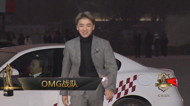 选手们穿西装的样子帅与憨一线之隔