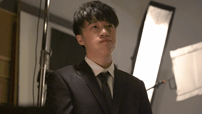 选手们穿西装的样子帅与憨一线之隔