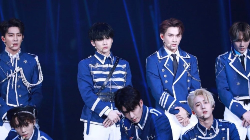 周震南任豪风波后舞台首秀,归来仍是c位,2人却难逃热议