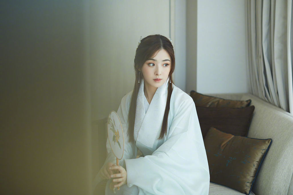 梦回兰陵王妃张含韵古风造型写真曝光穿古装气质温婉
