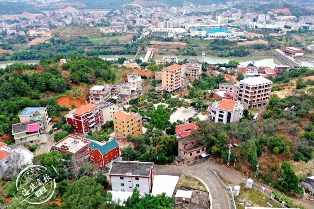 仑苍大泳村三个微镜头晒出和谐范