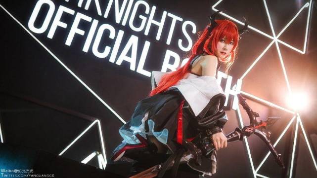 明日方舟cos cn:板医生|明日方舟|cosplay|焰光光光|原作