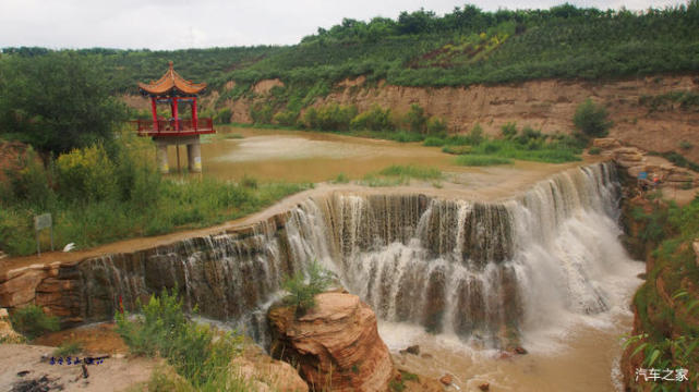 夏日瀑布戲水午後村頭吃雞彭陽縣茹河瀑布浪一回