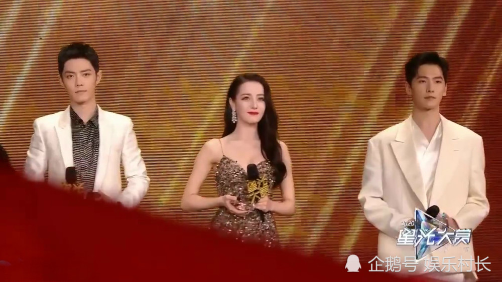 星光大赏vip之星登台肖战王一博再同框迪丽热巴赵丽颖发言照搬二人