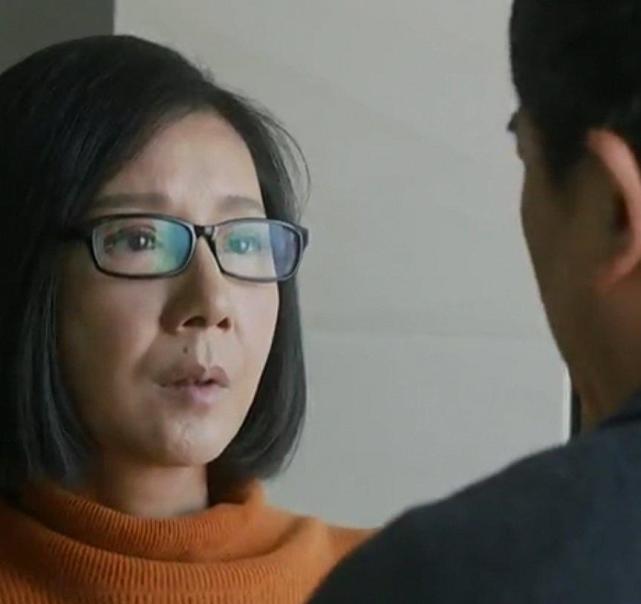 喊声过后,桃花墙后缓缓走出垂头丧气的墩墩,靳导当