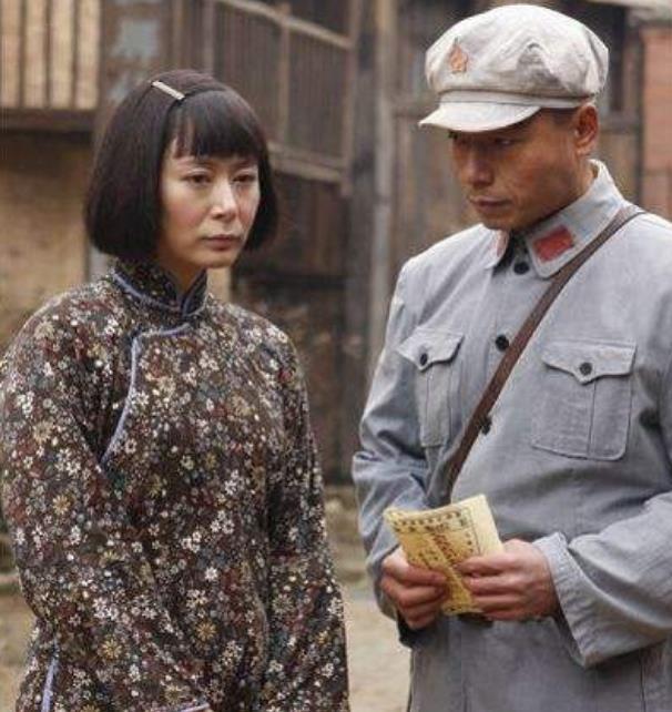 重案六组的丁箭与亲父断绝关系后被炸毁容如今怎样了