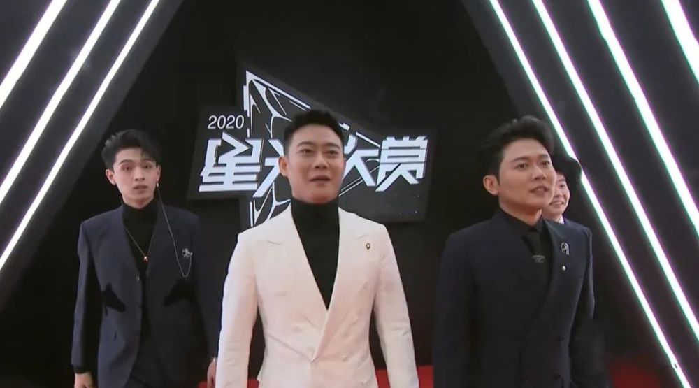德云男团上台领奖,却硬生生变成群口相声,细数星光大赏有趣瞬间_腾讯