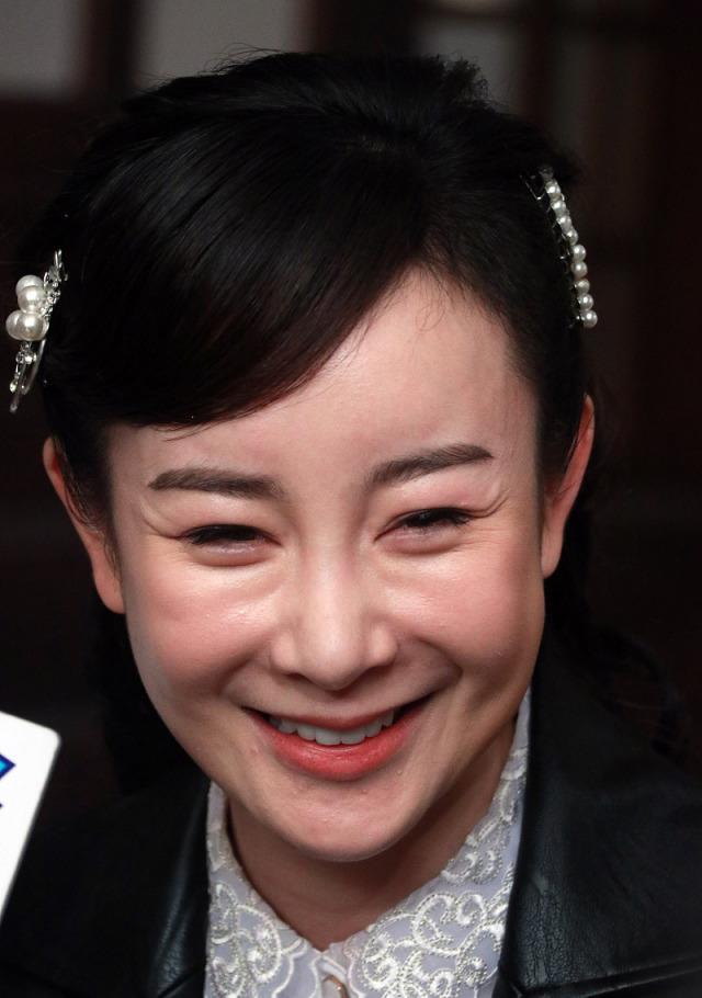 而错过重新走红机会的原因之一就是张檬把自己的山根,整得高耸入云,把