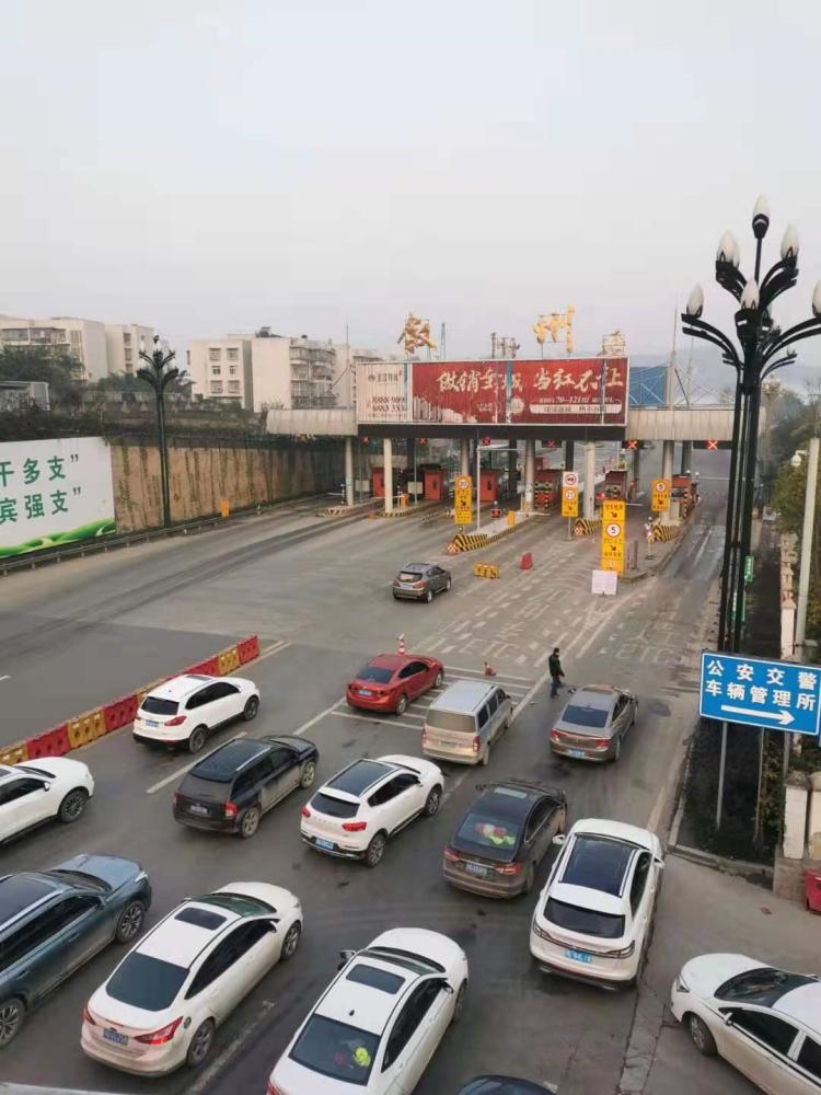 注意受大雾影响四川宜宾泸州部分高速公路站口暂时封闭
