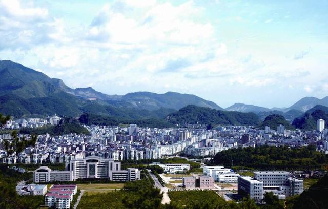 广东建一条隧道设计人行道与非机动车道云浮市富林人有福了