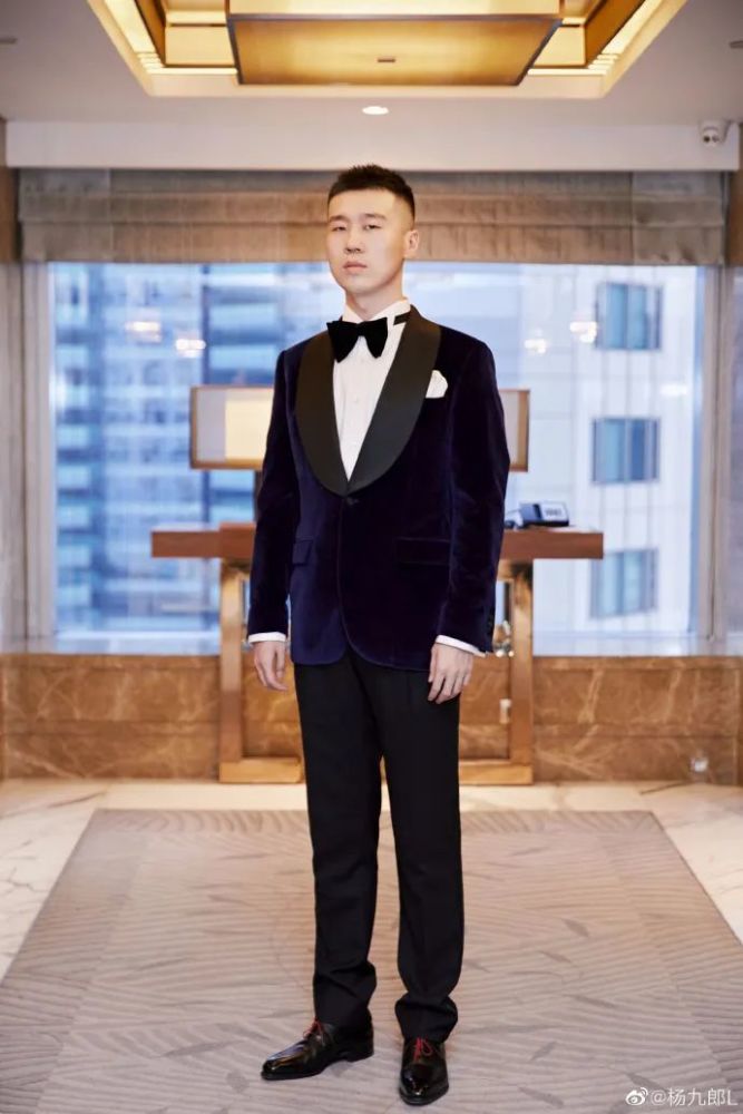 张云雷杨九郎:大褂是先生,西装是新郎_腾讯新闻